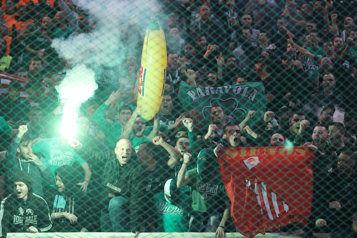 Μολότωφ και στο ΟΑΚΑ – Επεισόδια στον αγώνα ΠΑΟ – ΟΣΦΠ